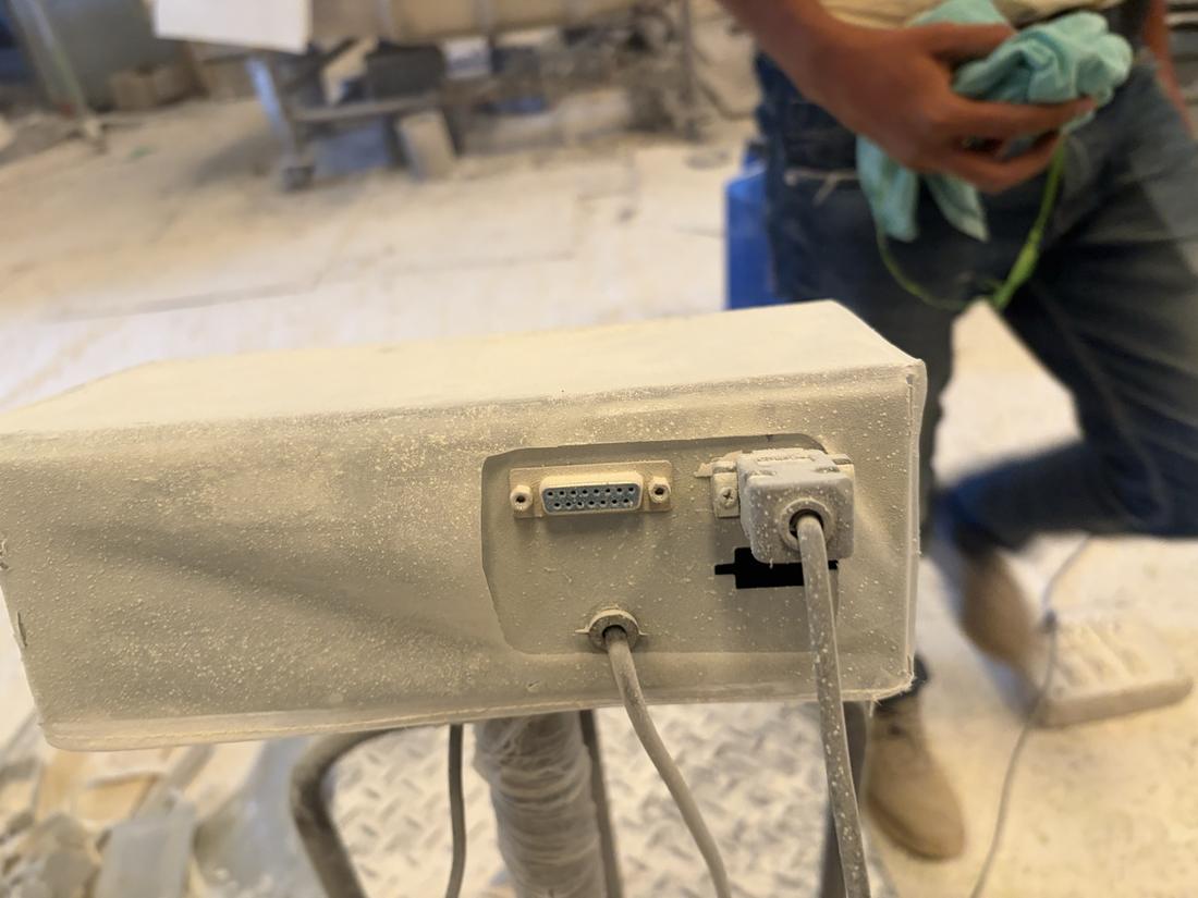 The shop's old weighing scale and its unused data port